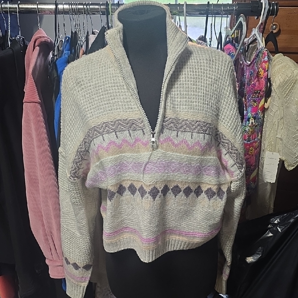 Elegant Women's  Sweater in Cream and Pink